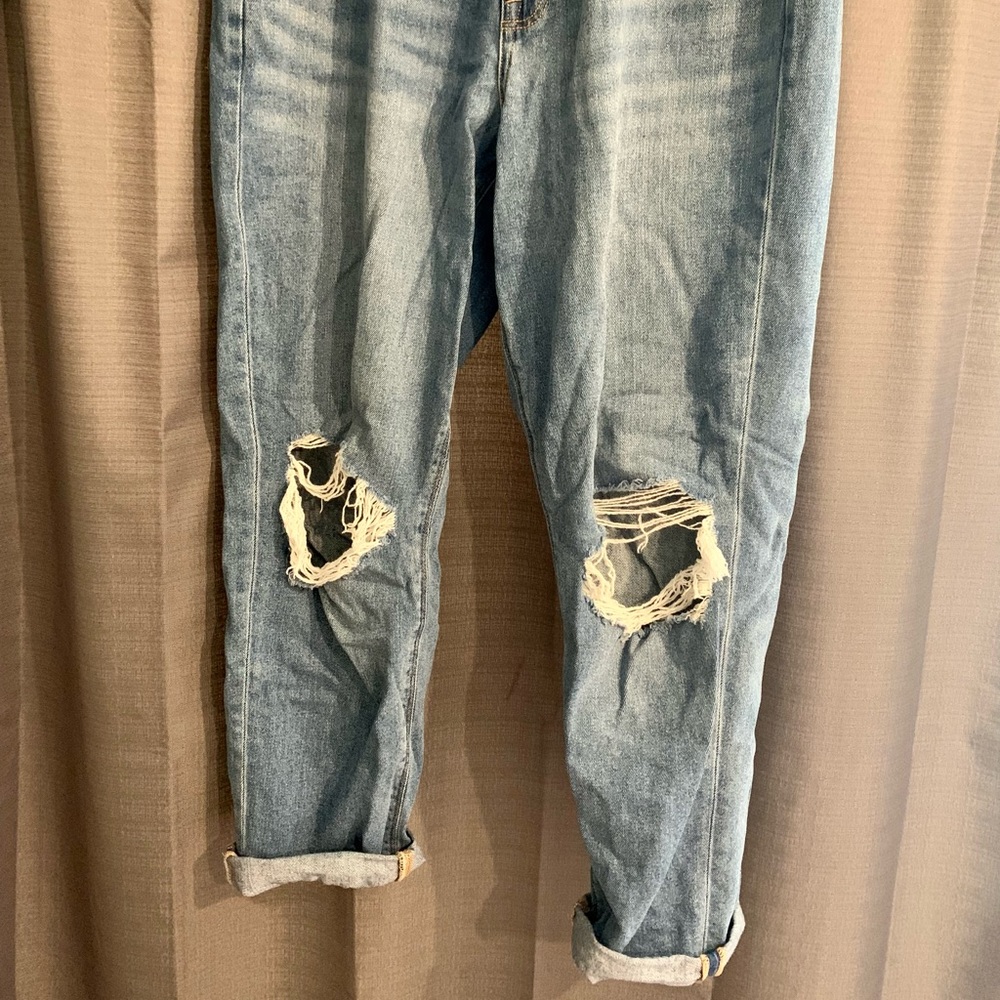 American Eagle Distressed Mom Jeans / size 12